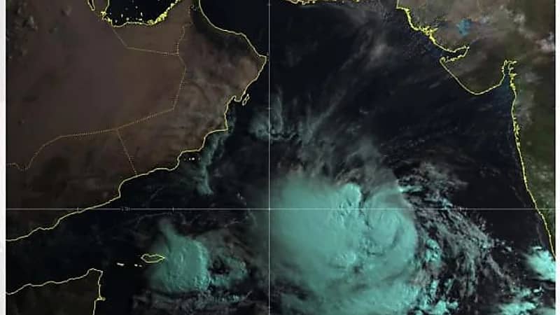 الأرصاد تكشف تطورات الحالة المدارية في بحر العرب