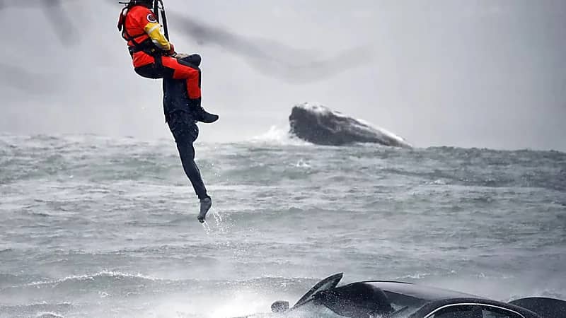 إنقاذ بحار مصري فُقد بعد غرق سفينة قبالة جزيرة ليسبوس..فيديو