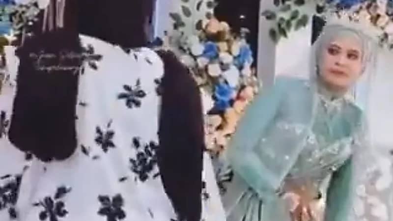 ردة فعل غريبة لشاب مجبر على الزواجة بيوم زفافه ٠٠فيديو