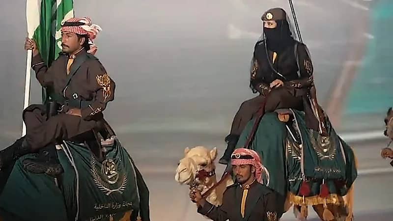 أول هجانة بوزارة الداخلية تشارك في احتفالات يوم التأسيس .. فيديو