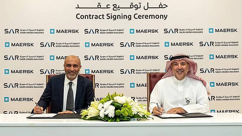 الخطوط الحديدية توقع اتفاقية مع ميرسك لزيادة أعداد الحاويات .. صور