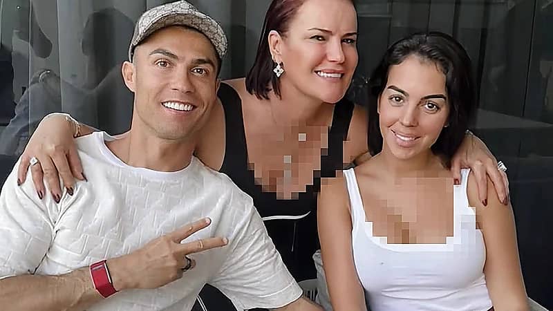 رونالدو برفقة عائلته في أحدث ظهور .. صورة