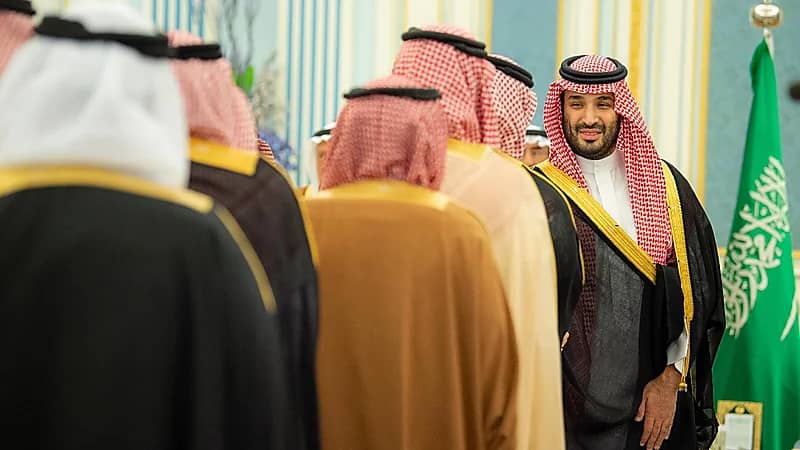 سمو ولي العهد يستقبل المهنئين بشهر رمضان المبارك .. صور