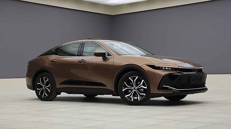 سعر ومواصفات تويوتا كراون بريميوم 2023.. فيديو