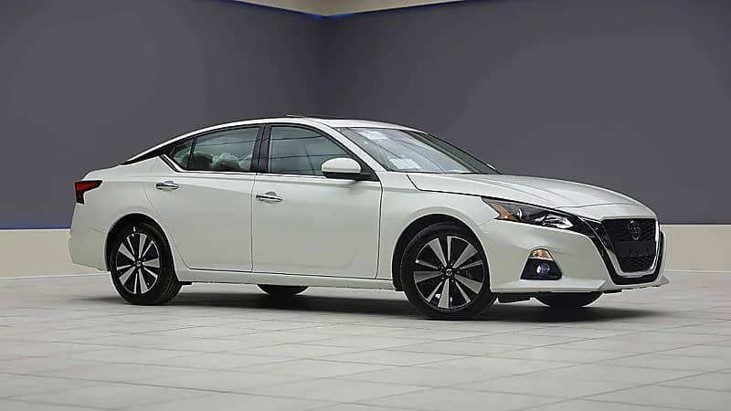 مواصفات وسعر سيارة نيسان التيما نص فل 2022 .. فيديو