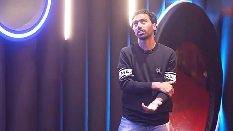 نجم الأهلي المصري يعتذر لوالدة محمد الشيبي .. فيديو