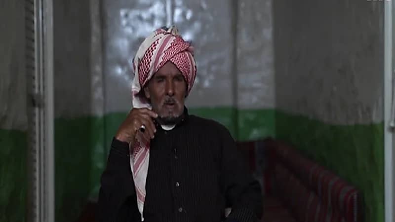 قصة مواطن مسن رفض الزواج لرعاية والدته .. فيديو