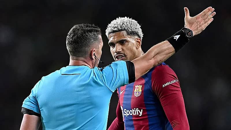 مانشستر يونايتد يسعى إلى ضم نجم برشلونة