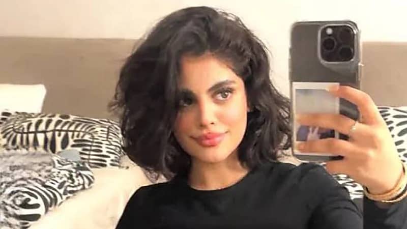 المشهورة ريناد تهرب من على المسرح في يوم تخرجها  ..  فيديو