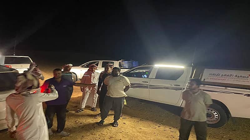 العثور على 6 مفقودين ضلوا الطريق أثناء موجة غبار بالأفلاج .. فيديو
