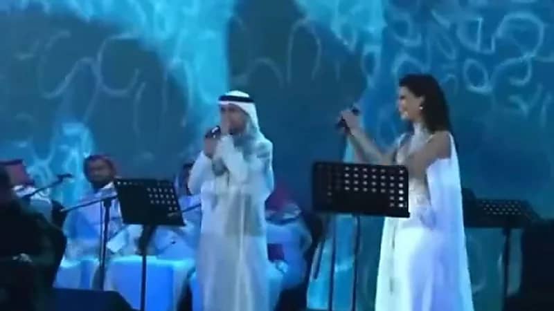 عايض يفاجئ أميمة طلب على المسرح.. فيديو