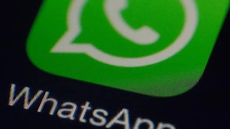 مستشار يوضح عقوبة مندوب التوصيل الذي يطلب من العميل إرسال اللوكيشن عبر الواتساب