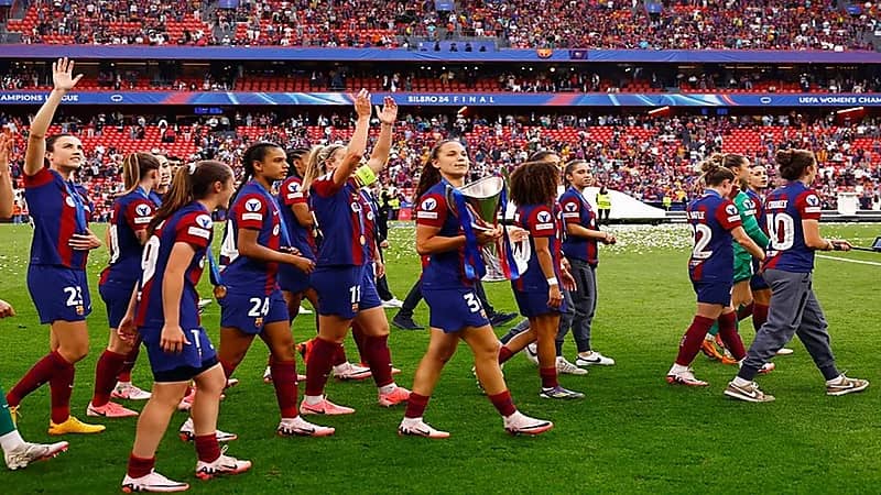 لاعبات برشلونة يرفضن تبادل القمصان مع نظيراتهن بشيفاس