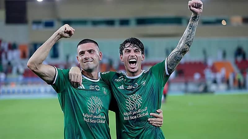 الأهلي يستقر على رحيل مدافعه الأجنبي