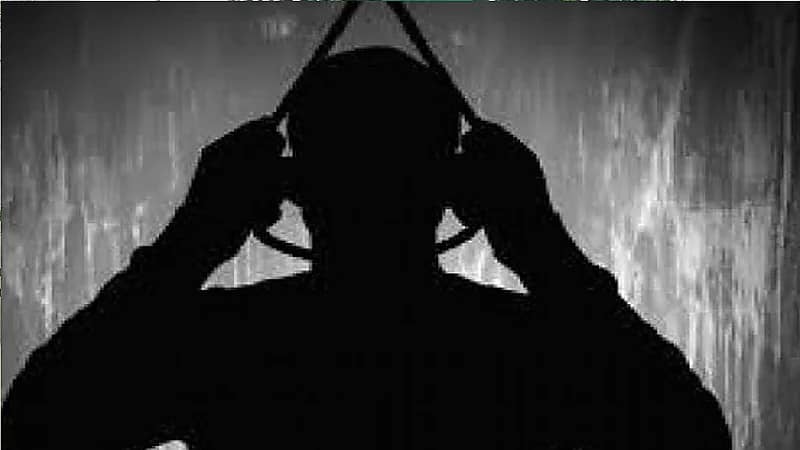 ينهى حياته شنقا حزنا على فسخ خطبة ابنته