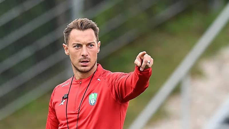 تعيين ألكساندر هاوزر مساعدًا لـ ماتياس يايسله