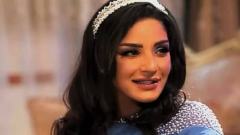 ريم البلوشي تحرج مذيعة على الهواء بعد أن سألتها عن أجرها .. فيديو