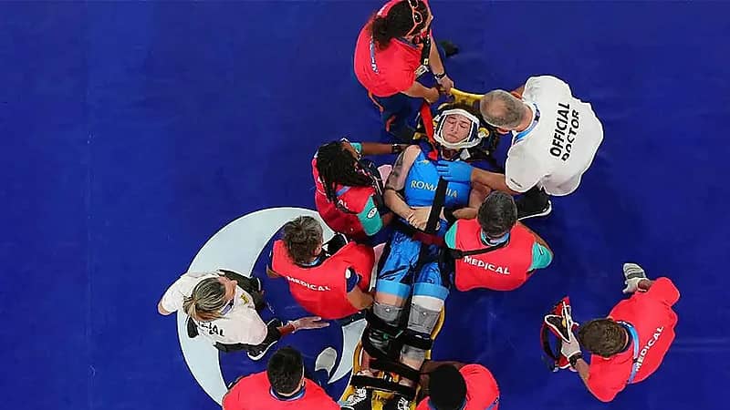 إصابة خطيرة لمصارعة رومانية في أولمبياد باريس .. صور وفيديو