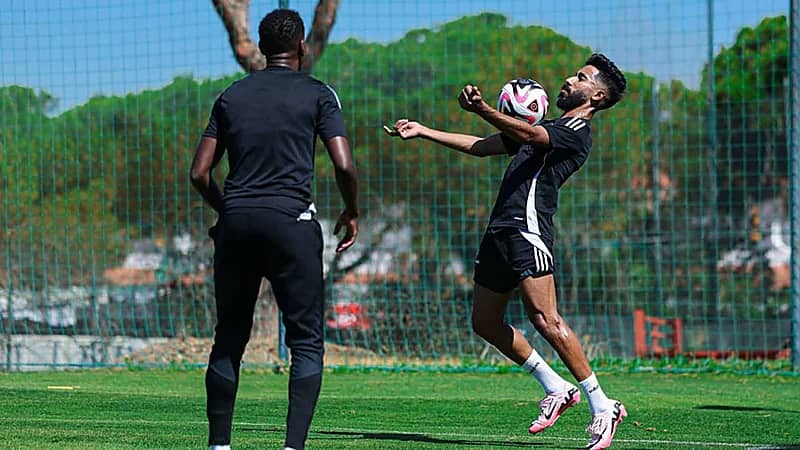 الخلود يقترب من ضم بوشل واستعارة الشمراني