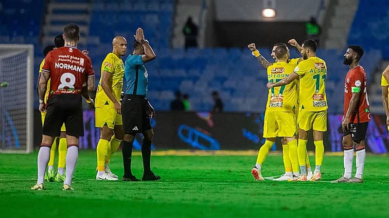 الخليج يفوز على الرائد برباعية