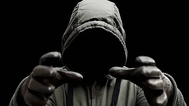 مغربي يطعن شريكته ويتصل بالشرطة ليبلغهم بقتــلها