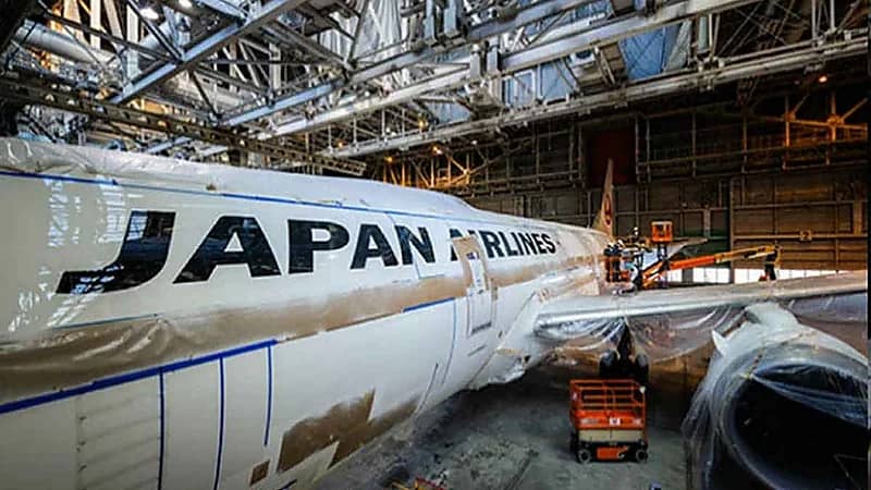 الخطوط اليابانية تطلق أول طائرة B787 تحاكي سمك القرش