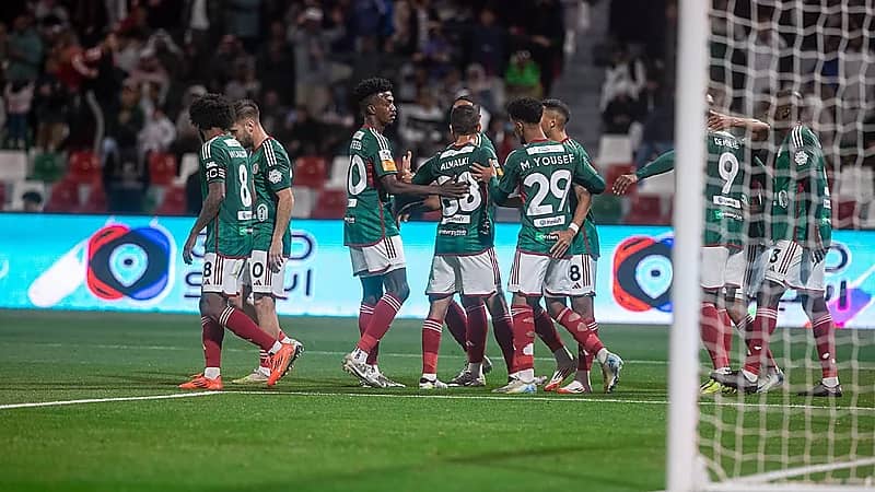 الاتفاق يتغلب على الشباب بثلاثية