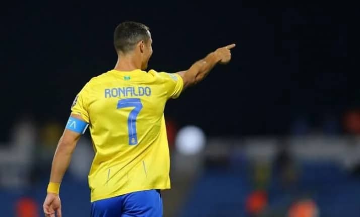 كريستيانو رونالدو يحتفل بعيد ميلاده الـ40 .. فيديو