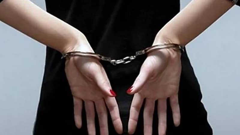 محاكمة امرأة لانتهاك خصوصية عشيقة زوجها