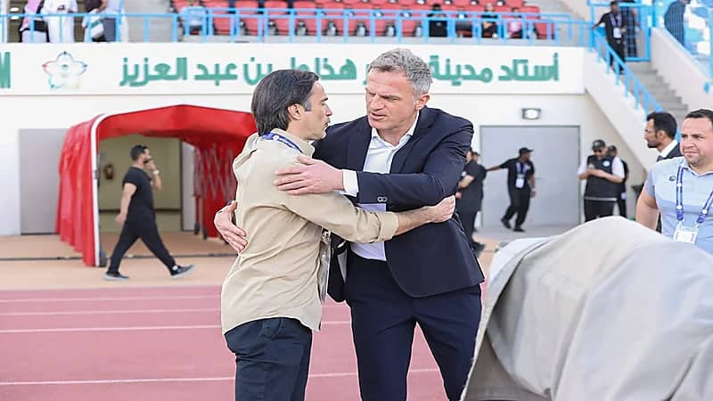 الأخدود يعلن إقالة مدربه