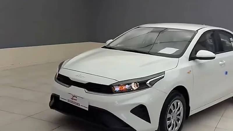 سعر ومواصفات آخر موديل من سيارة كيا سيراتو.. فيديو