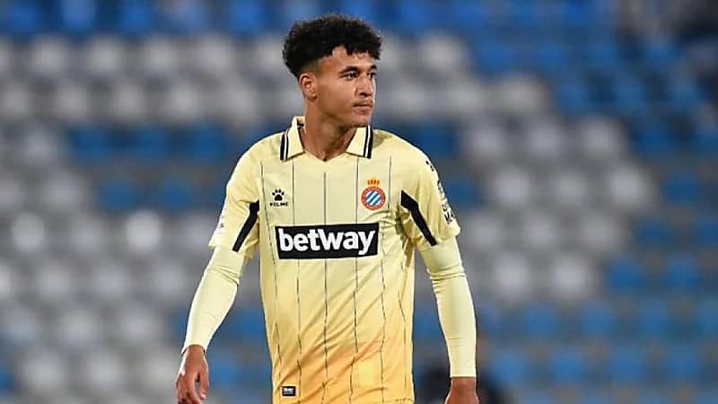 عمر الهلالي يكشف موقفه من الانضمام إلى برشلونة