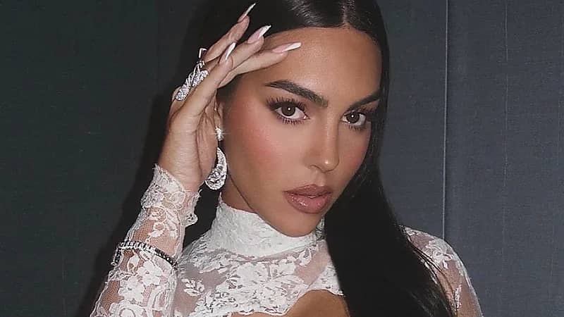 جورجينا : ابعد عنا الشر امين ..صور