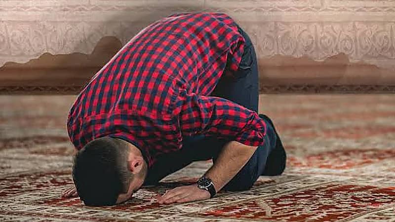 نصائح الشيخ د. عبدالرحمن السند لمن يسهو في الصلاة .. فيديو