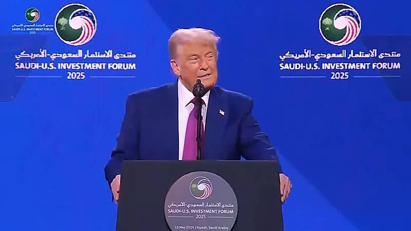 ترامب  لولي العهد  : لقد حققت معجزة حديثة بالطريقة العربية ..فيديو