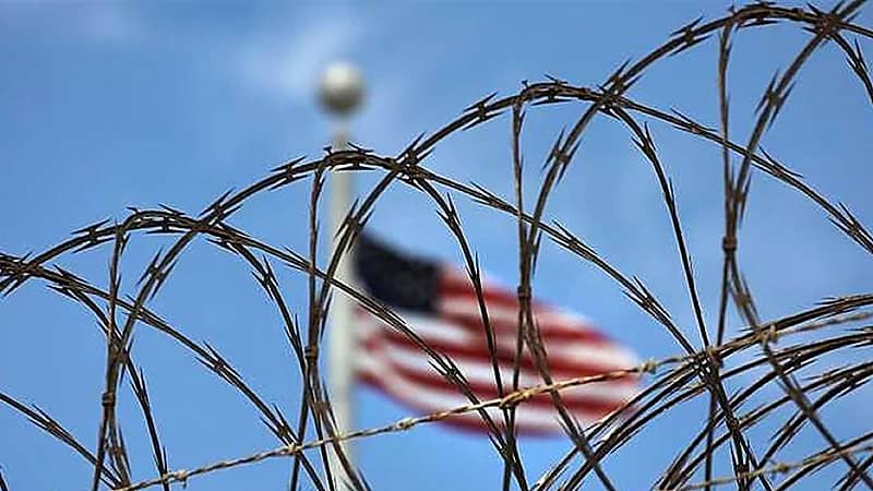 هروب 10 سجناء من سجن أمريكي بعد اختراقهم جدارا خلف مرحاض