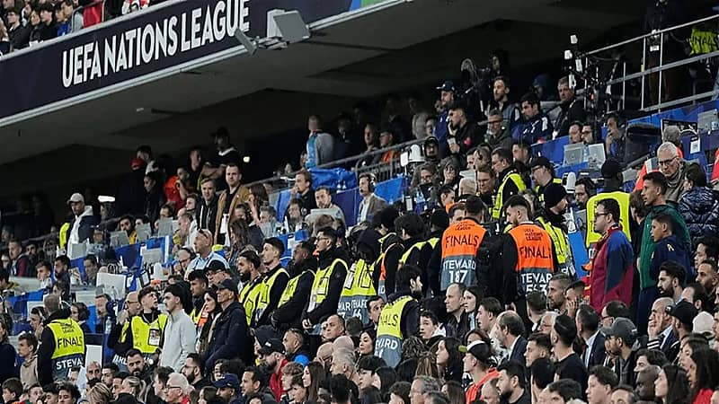 حادث مأساوي يلقي بظلاله على تتويج البرتغال بدوري الأمم الأوروبية بوفاة مشجع