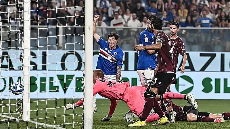 تسمم غذائي ينقل 8 لاعبين من ساليرنيتانا إلى المستشفى