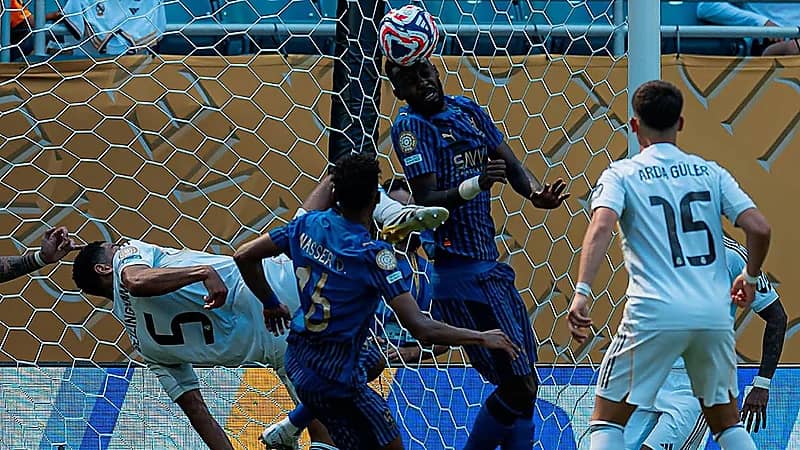 الماركا تتغني بالهلال وتصف أداء ريال مدريد بالمتواضع