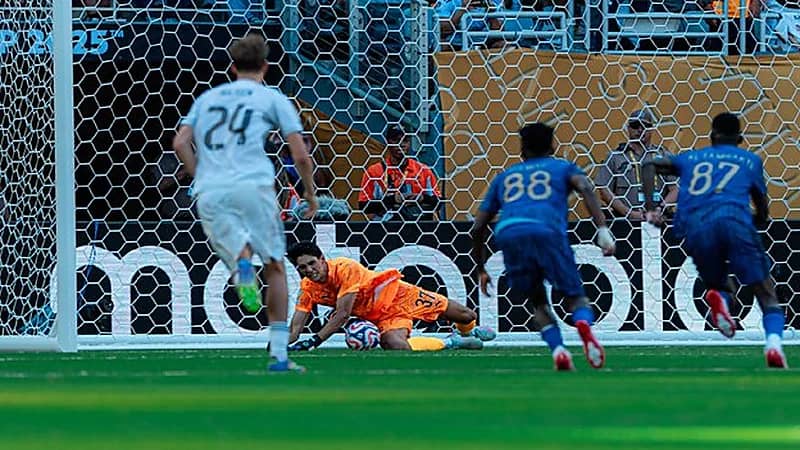 شبكة TNT: لا نجوم ريال مدريد ولا هدافي الهلال رجل المباراة كان بونو