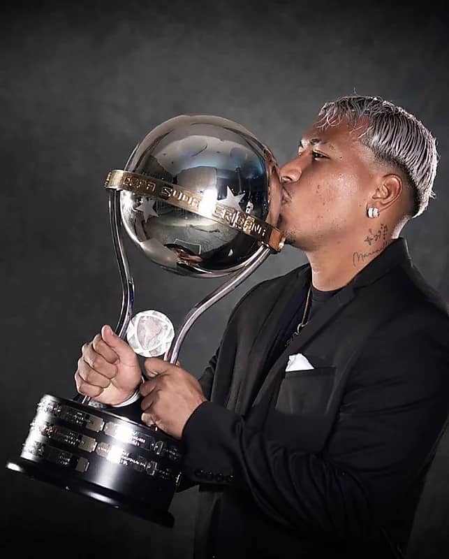 التعاون يرفض عرض من نادي ريال زامورا المكسيكي لضم روجر مارتيني