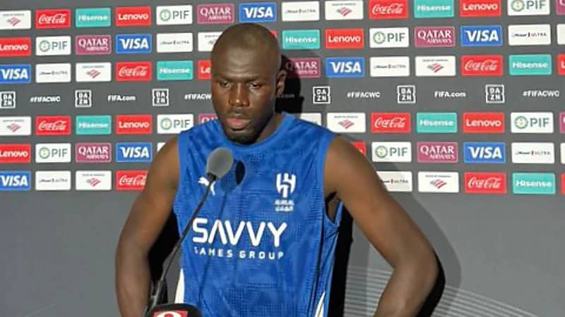 كوليبالي ينتقد التحكيم: الحكم يتعامل بتمييز مع الخصم