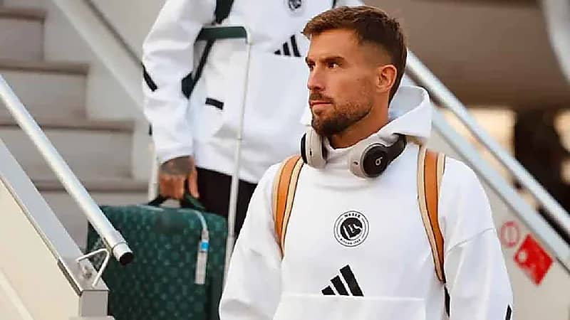 رحيل مارتينيز يثير أزمة في برشلونة