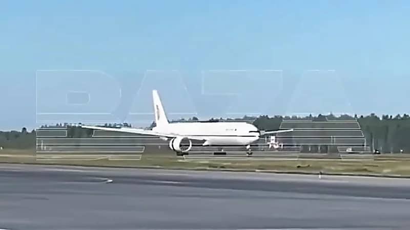 هبوط اضطراري لطائرة صينية في مطار روسي ناءٍ بسبب عطل فني..فيديو