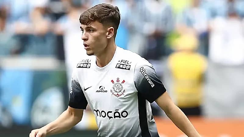 الأهلي يقترب من التعاقد مع بيدون