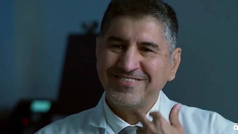 طبيب يبكي بعد سماعه أول كلمة من طفل توحدي ظل صامتا لـ 15 عاما..فيديو