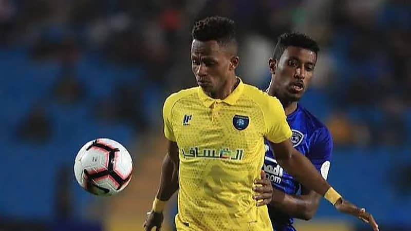 نيوم يفاوض عبدالفتاح آدم