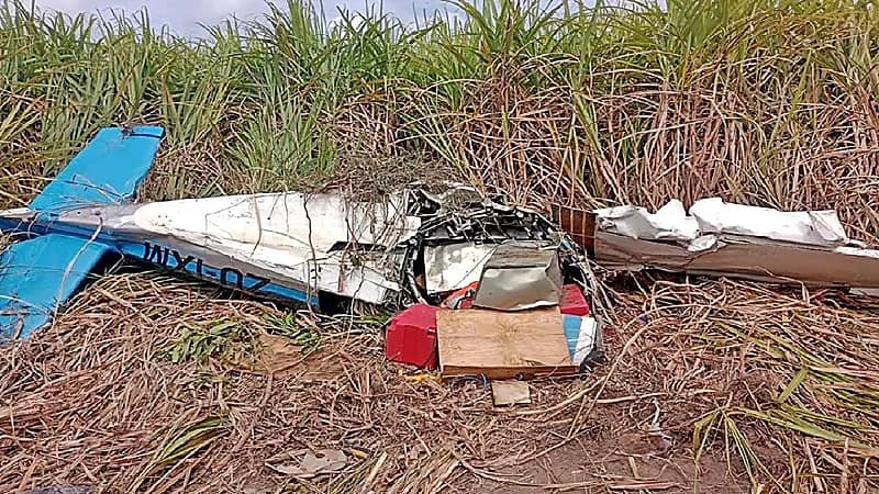 تحطم طائرة بالبرازيل تحمل كوكايين مغلفًا بشعار SpaceX.. صور