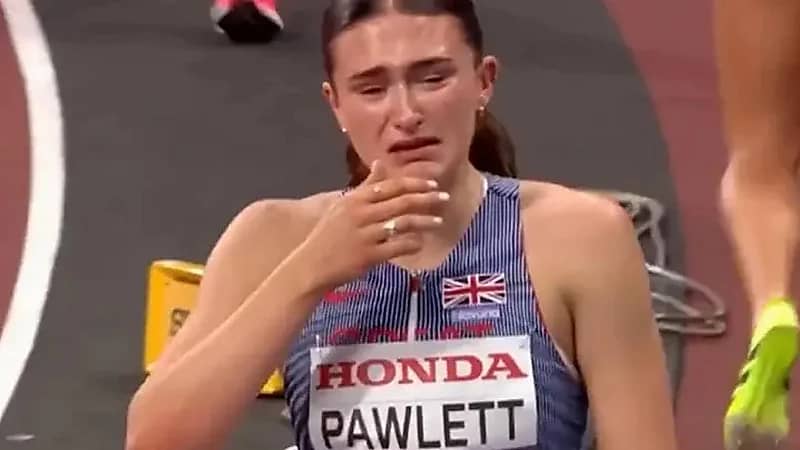 سقوط مؤلم ينهي سباق العداءة البريطانية باوليت بالدموع في بطولة العالم بطوكيو