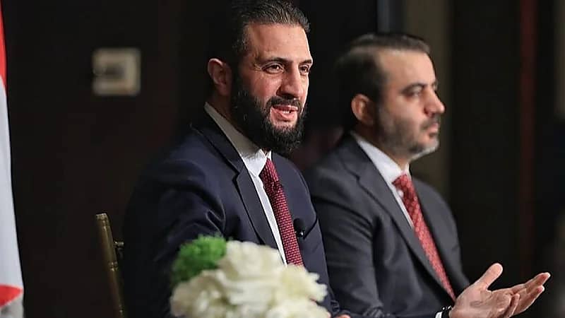 الرئيس السوري يثير الجدل بعد طلبه تبديل مقعده ليكون مماثلاً لكرسي وزير الخارجية .. فيديو